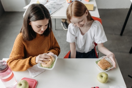 Alimentación y prevención de la obesidad infantil en el catering escolar